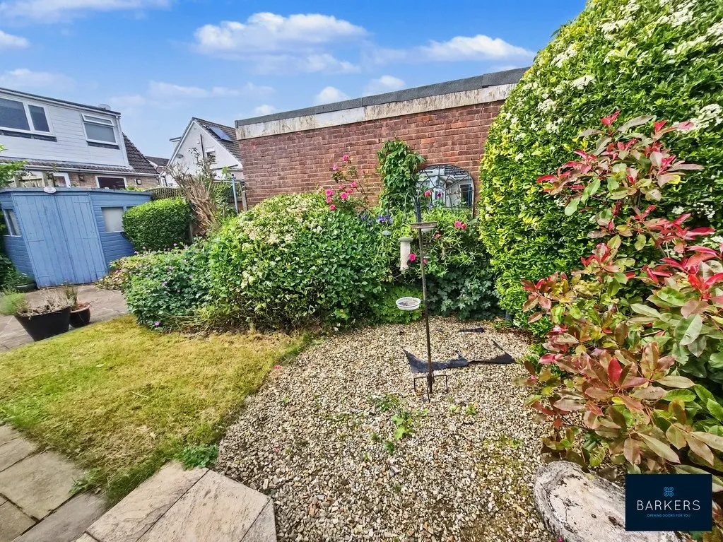 Southcroft Avenue, Birkenshaw BD11 2DB, photo 17
