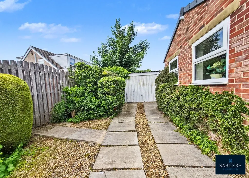 Southcroft Avenue, Birkenshaw BD11 2DB, photo 16