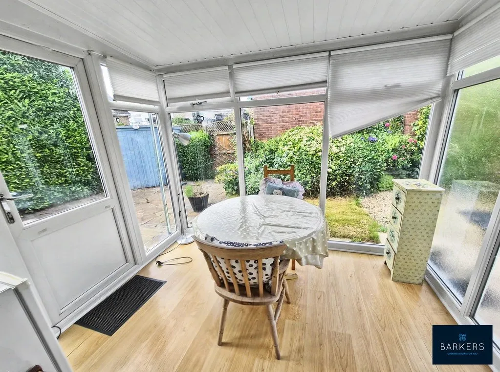 Southcroft Avenue, Birkenshaw BD11 2DB, photo 8