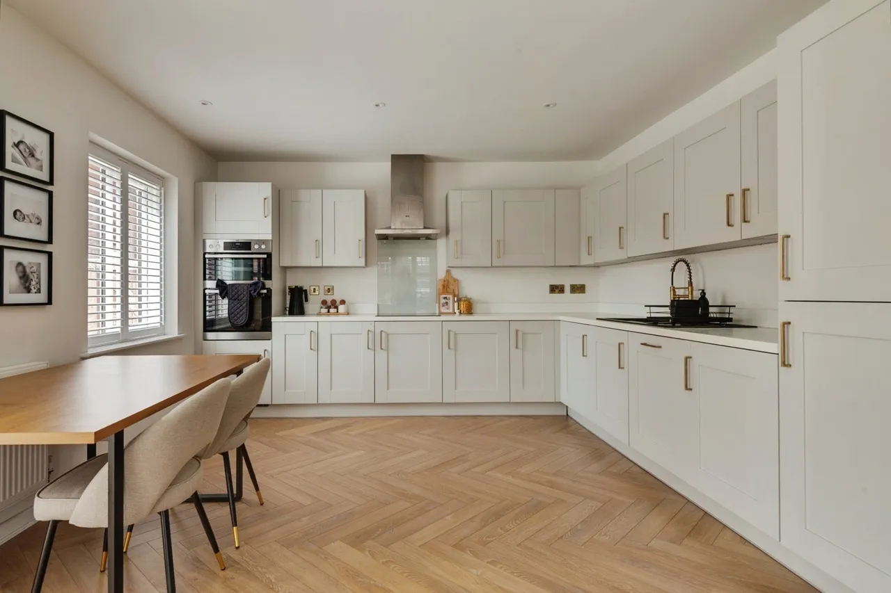 Broadhurst Avenue, St. Helens, WA9, photo 6