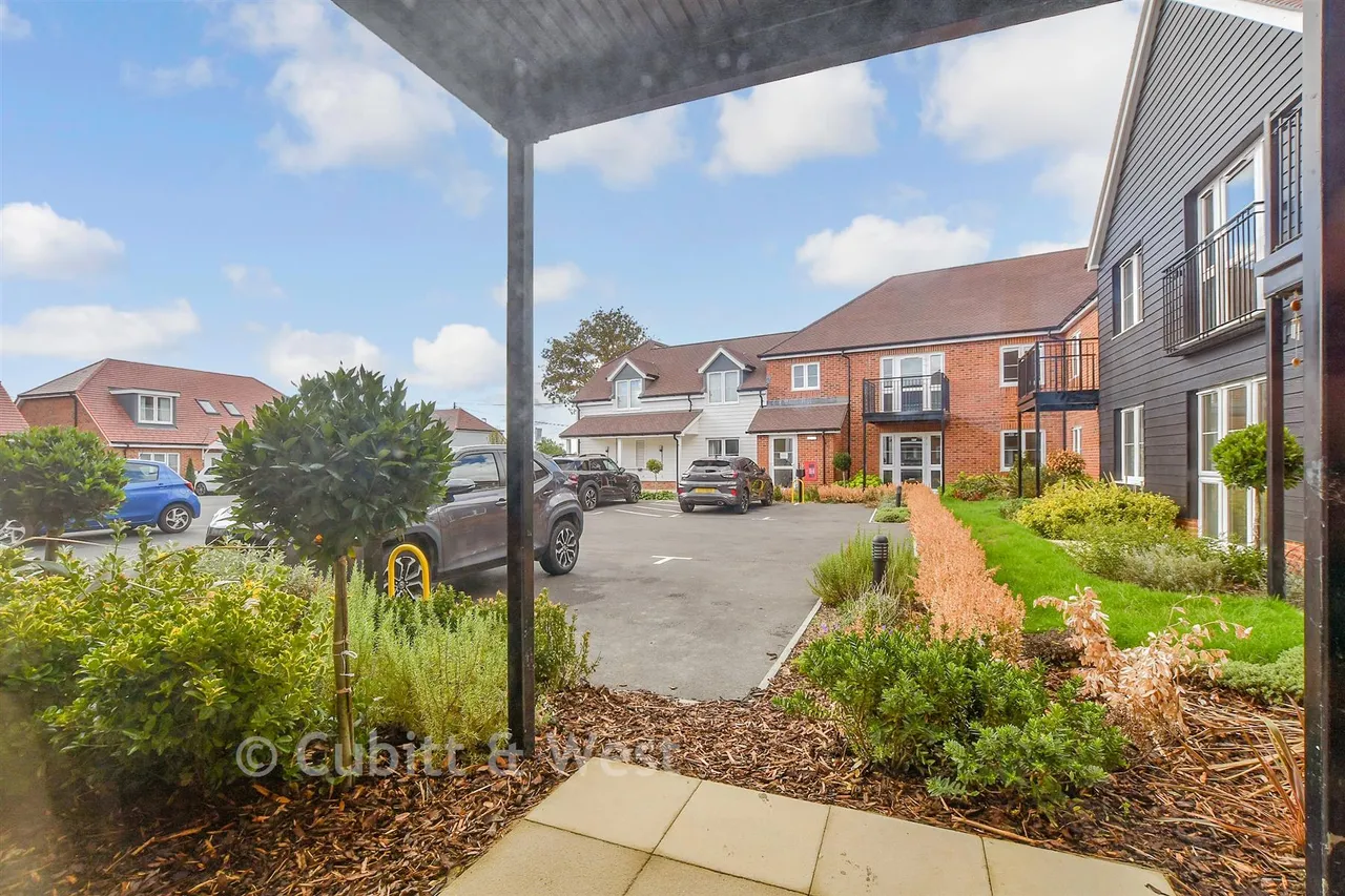 Worthing Road, Southwater, RH13, photo 3