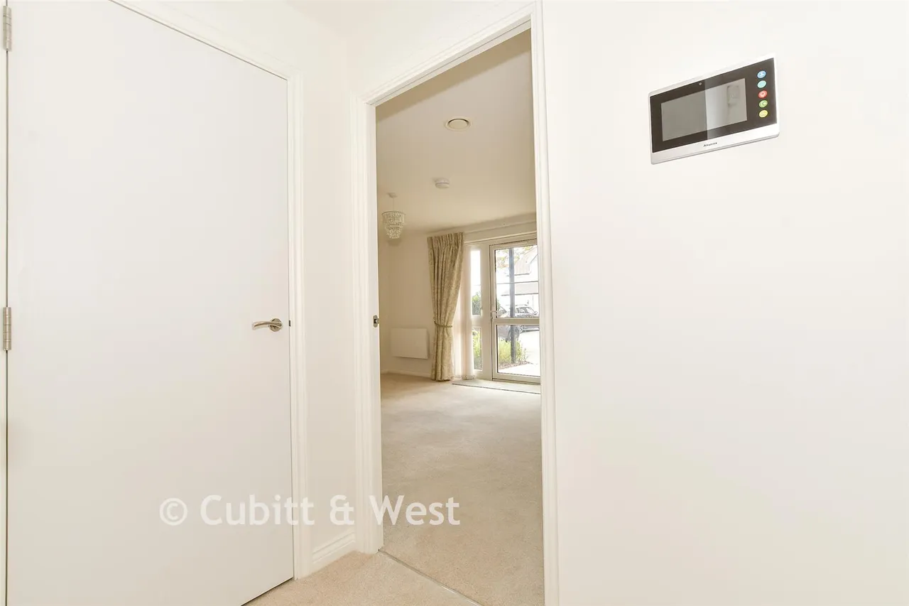 Worthing Road, Southwater, RH13, photo 9