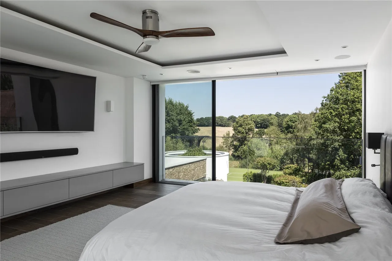 The Warren, Radlett, Hertfordshire, WD7 7DX, photo 13