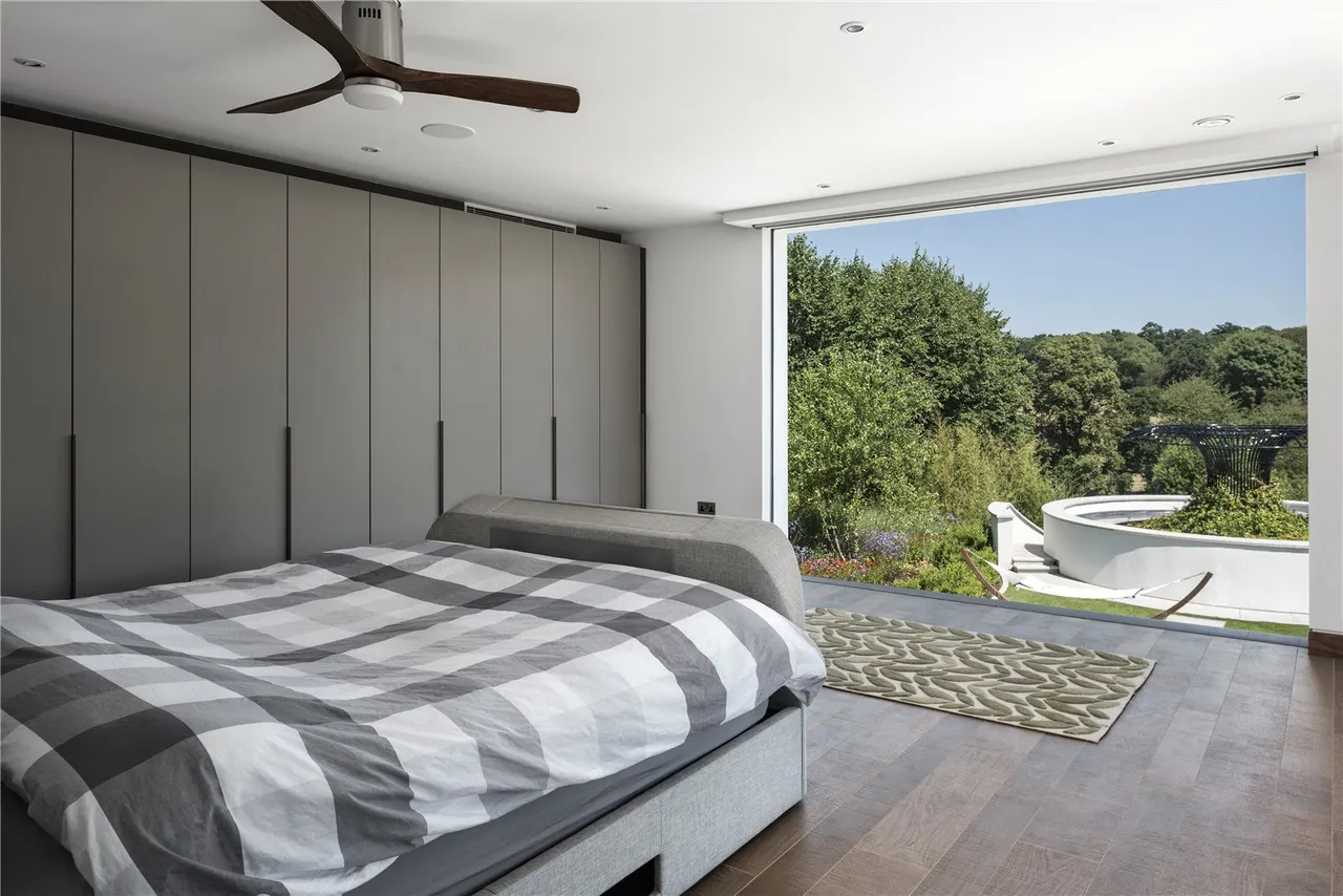 The Warren, Radlett, Hertfordshire, WD7 7DX, photo 16