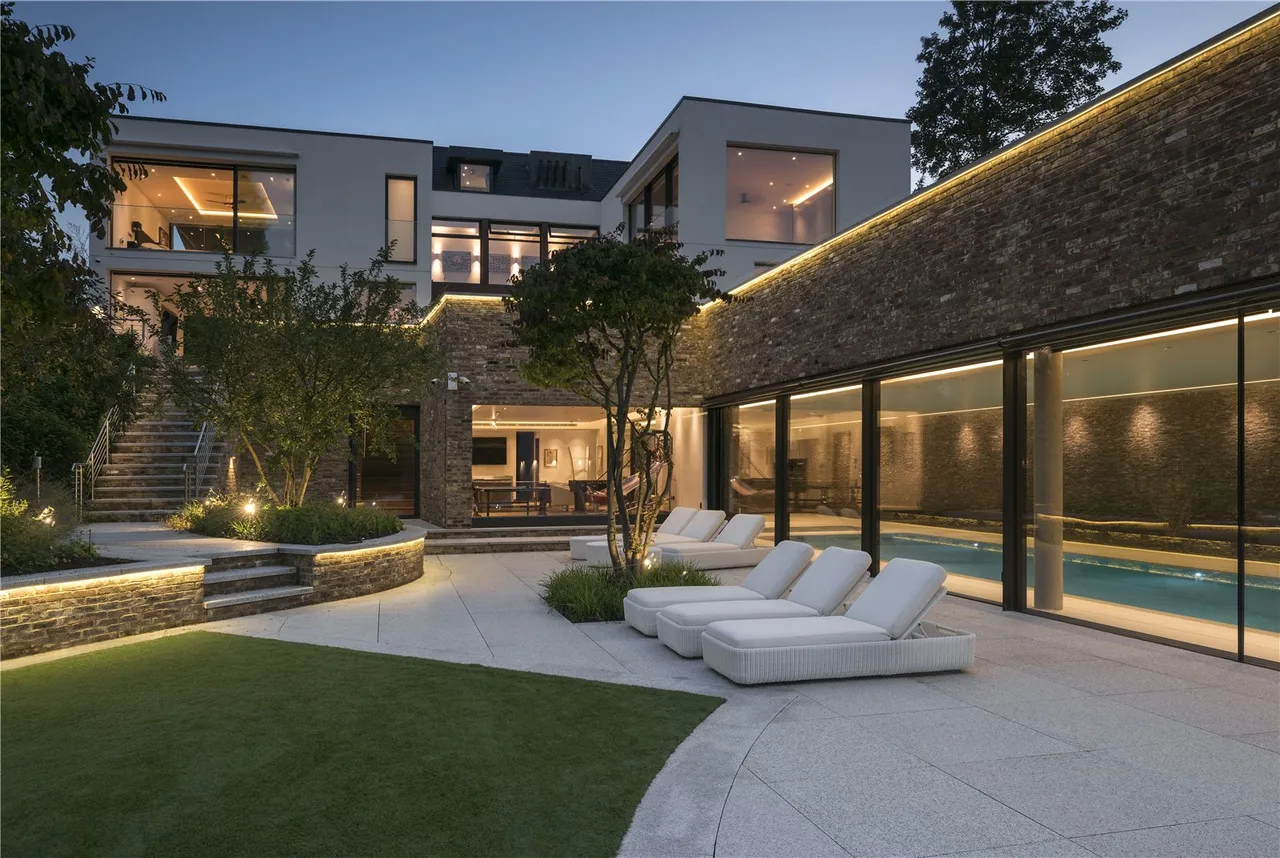 6 bed house for sale — The Warren, Radlett, Hertfordshire, WD7 7DX