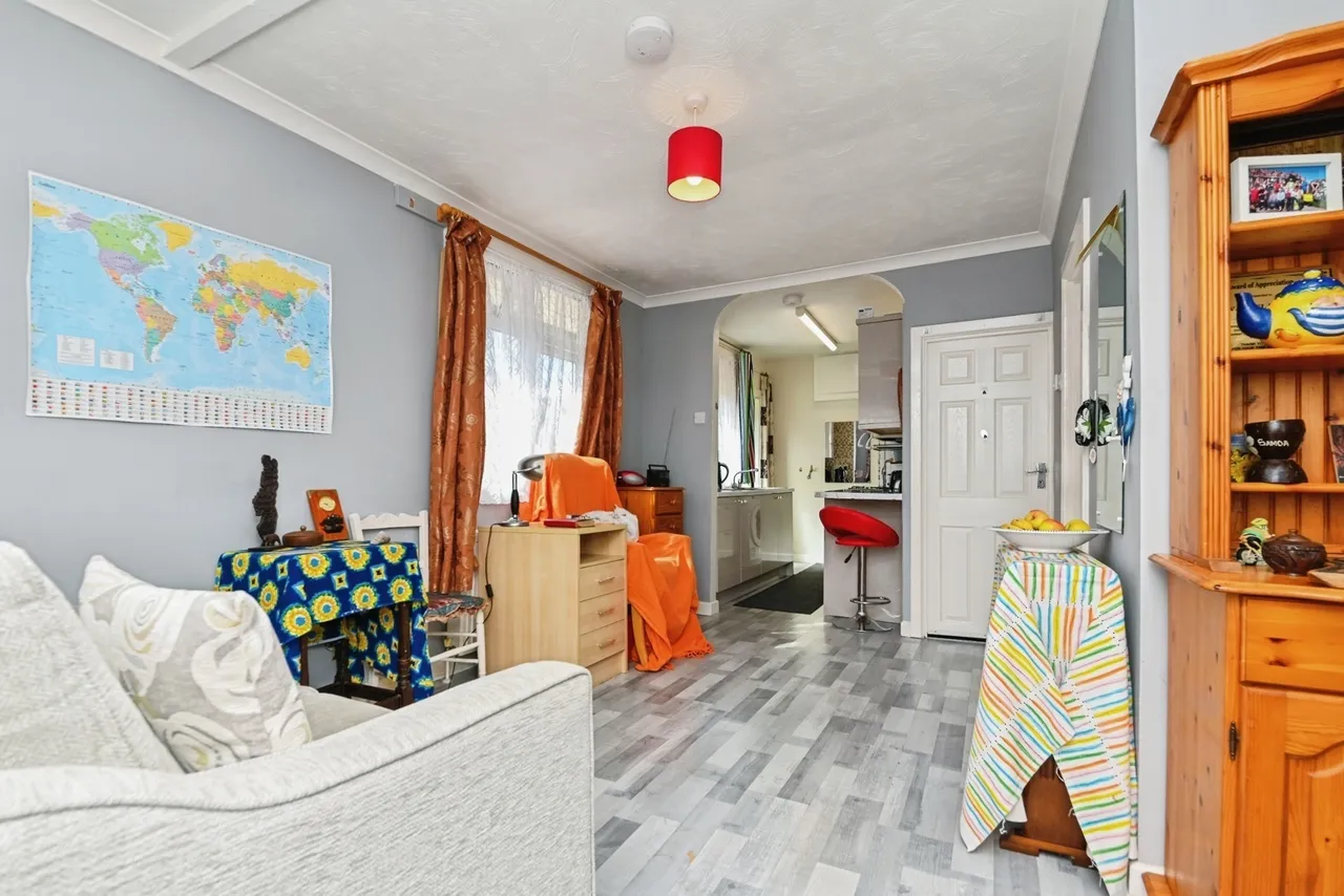 Broadway, Jaywick, Clacton-on-Sea, Essex, CO15, photo 2