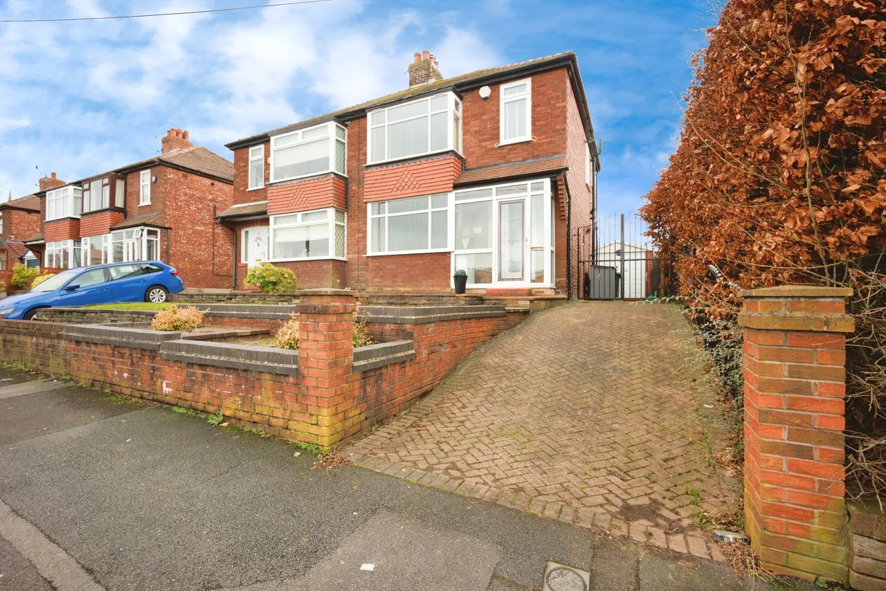 3 bed house for sale, Gloucester Road, Gee Cross, SK14