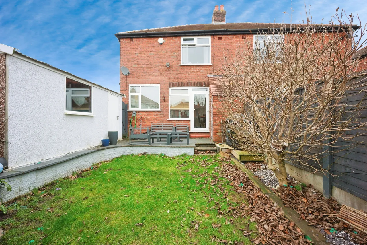 Gloucester Road, Gee Cross, SK14, photo 15