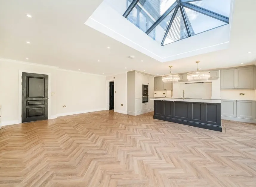Moor Lane, Chessington, KT9, photo 5
