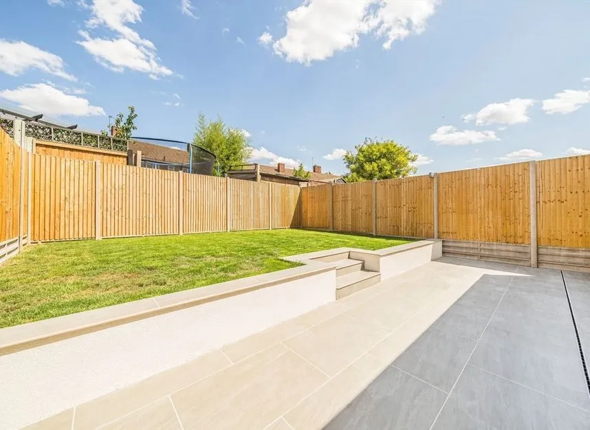Moor Lane, Chessington, KT9, photo 8