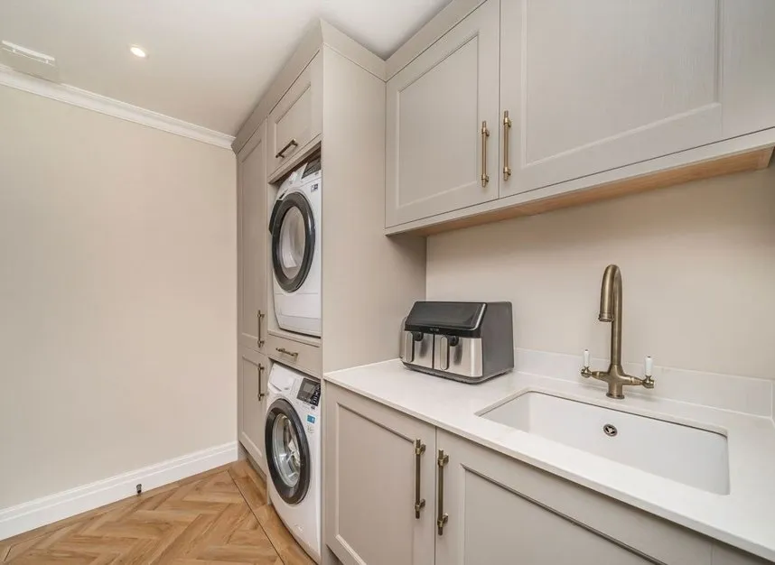 Moor Lane, Chessington, KT9, photo 12