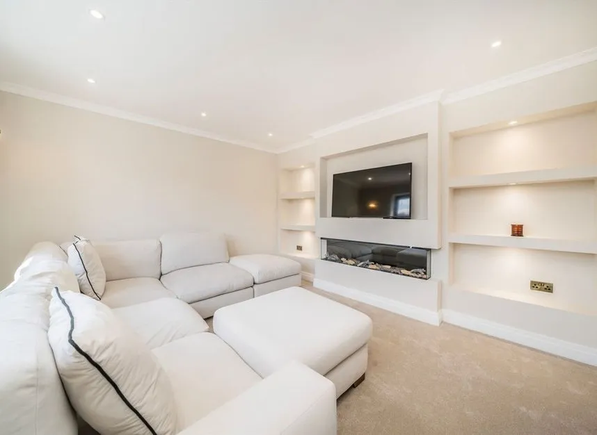 Moor Lane, Chessington, KT9, photo 2