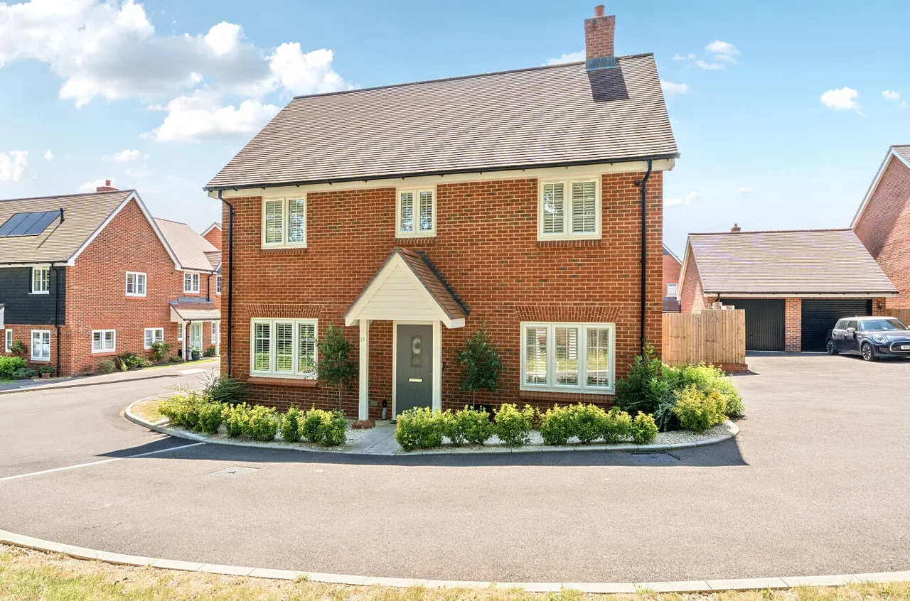 4 bed house for sale, Draper Road, Wickham, PO17