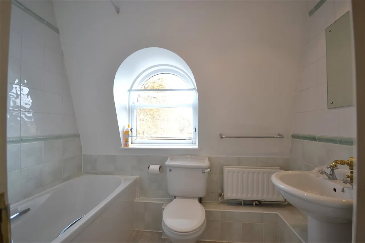 Chalk Lane, Epsom, Surrey, KT18 7AN, photo 3