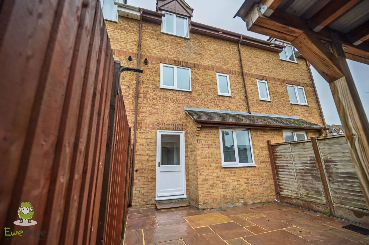 Cleasby Close, A versatile home with no onward chain, SN5, photo 14