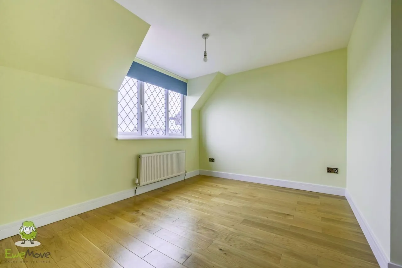Cleasby Close, A versatile home with no onward chain, SN5, photo 12