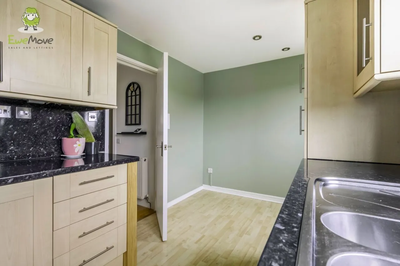 Cleasby Close, A versatile home with no onward chain, SN5, photo 7