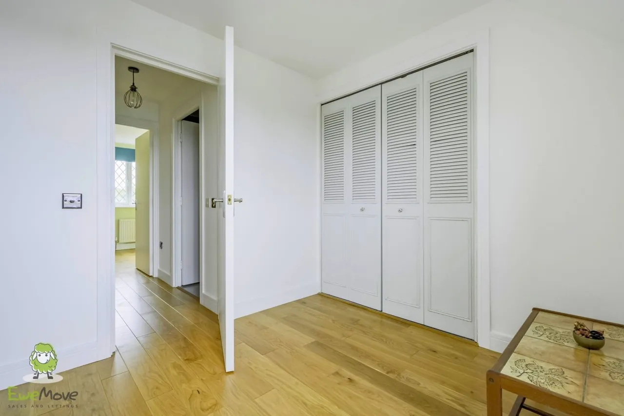 Cleasby Close, A versatile home with no onward chain, SN5, photo 10