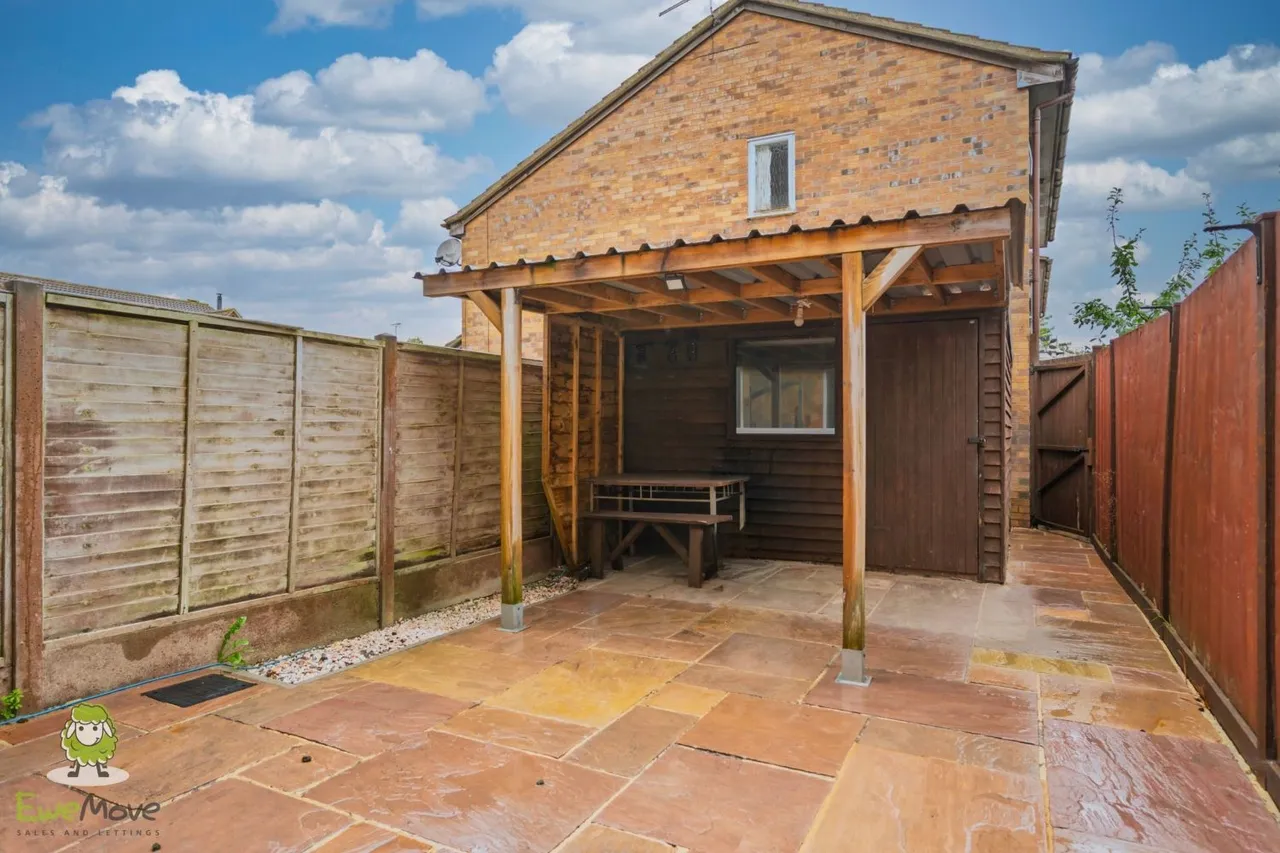 Cleasby Close, A versatile home with no onward chain, SN5, photo 13