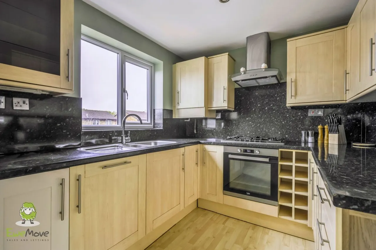 Cleasby Close, A versatile home with no onward chain, SN5, photo 6