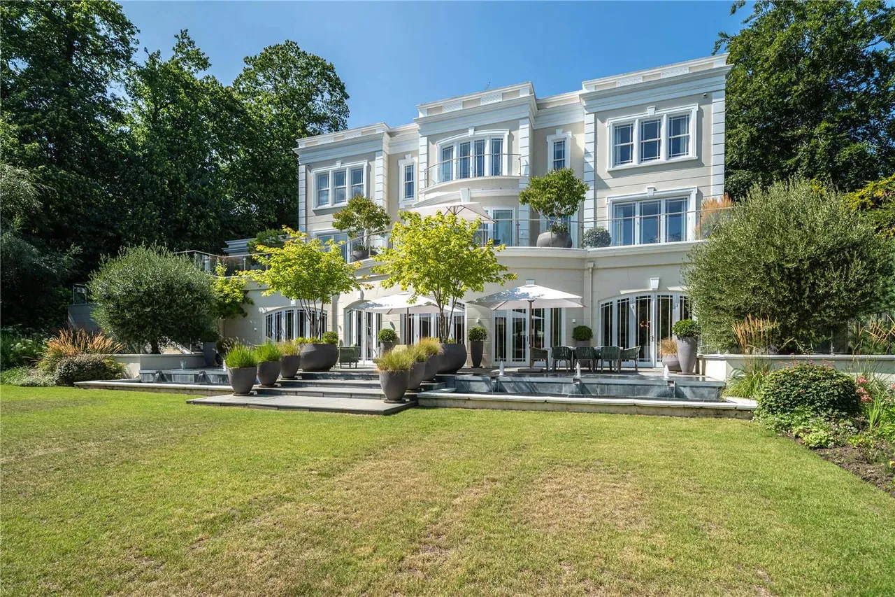 Rodona Road, St George's Hill, Weybridge, Surrey, KT13 0NP, photo 2