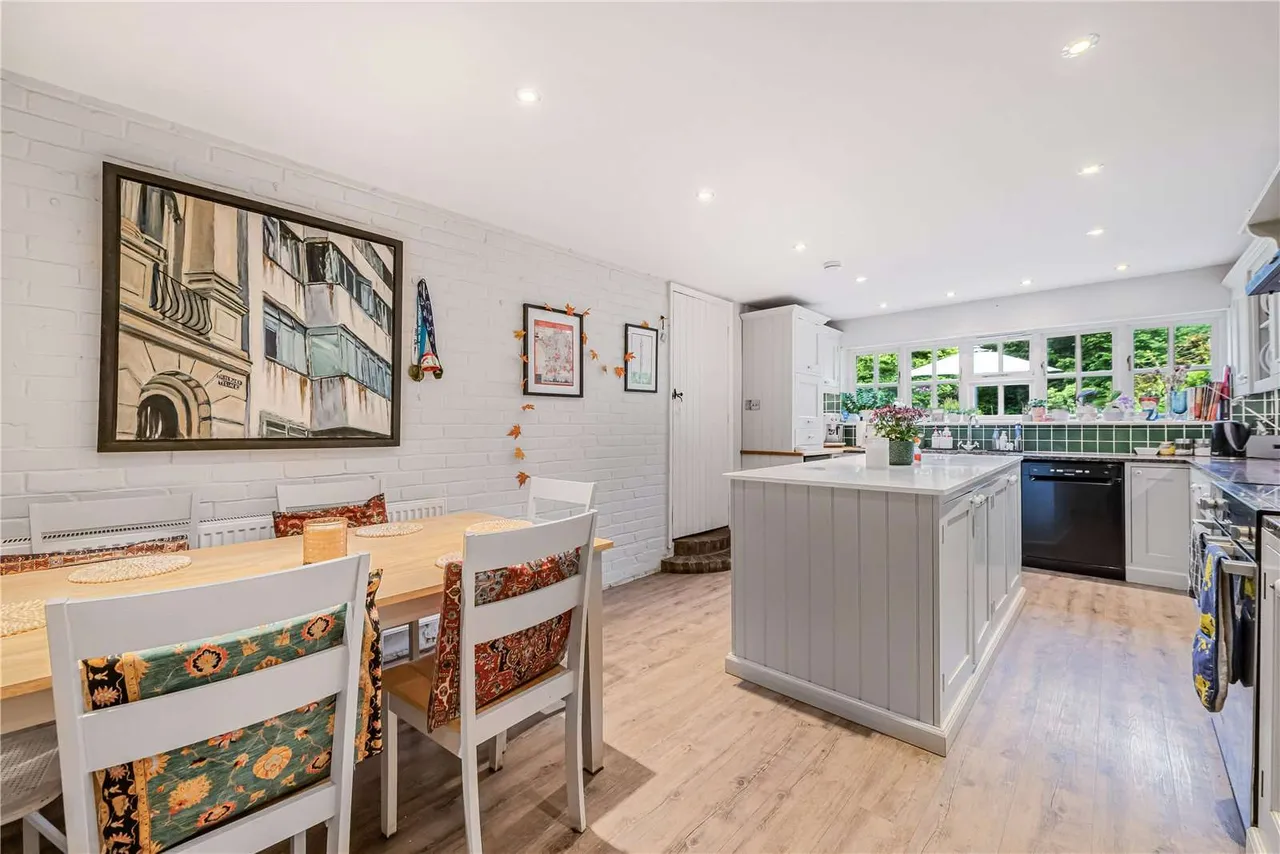 Ditchling Road, Haywards Heath, West Sussex, RH16 4QU, photo 6