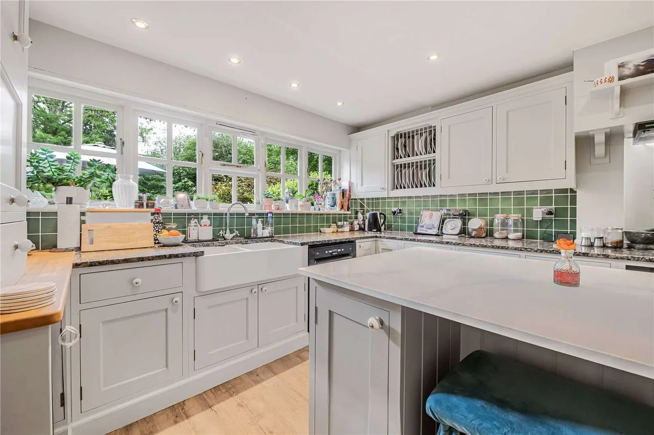 Ditchling Road, Haywards Heath, West Sussex, RH16 4QU, photo 7
