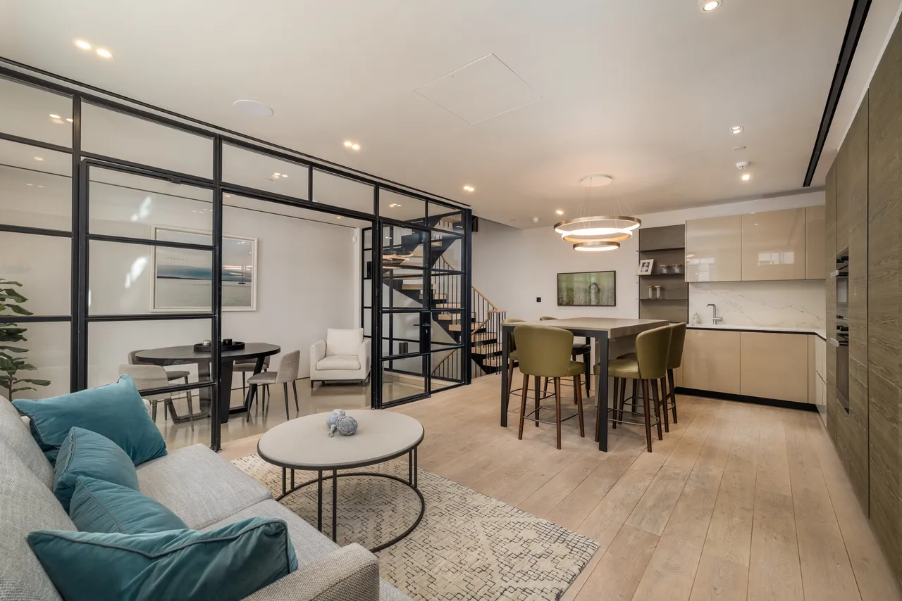 3 bed house to rent — Princes Gate Mews, Knightsbridge, London