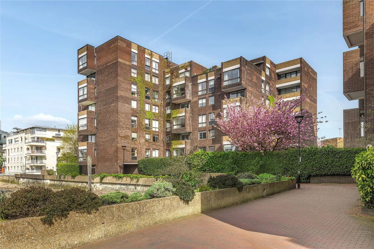 2 bed flat for sale — Valiant House, Vicarage Crescent, Battersea, London, SW11