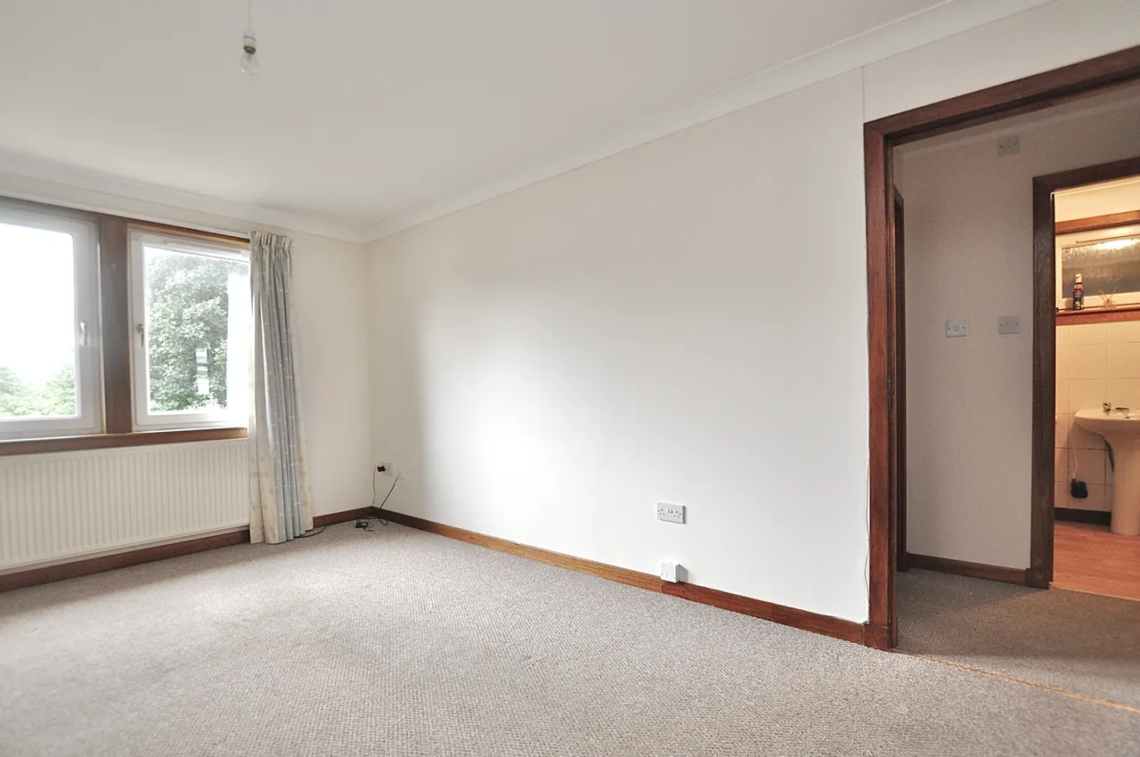37 Allanpark Street, Largs, KA30 9AG, photo 2