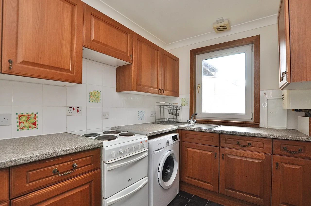 37 Allanpark Street, Largs, KA30 9AG, photo 5