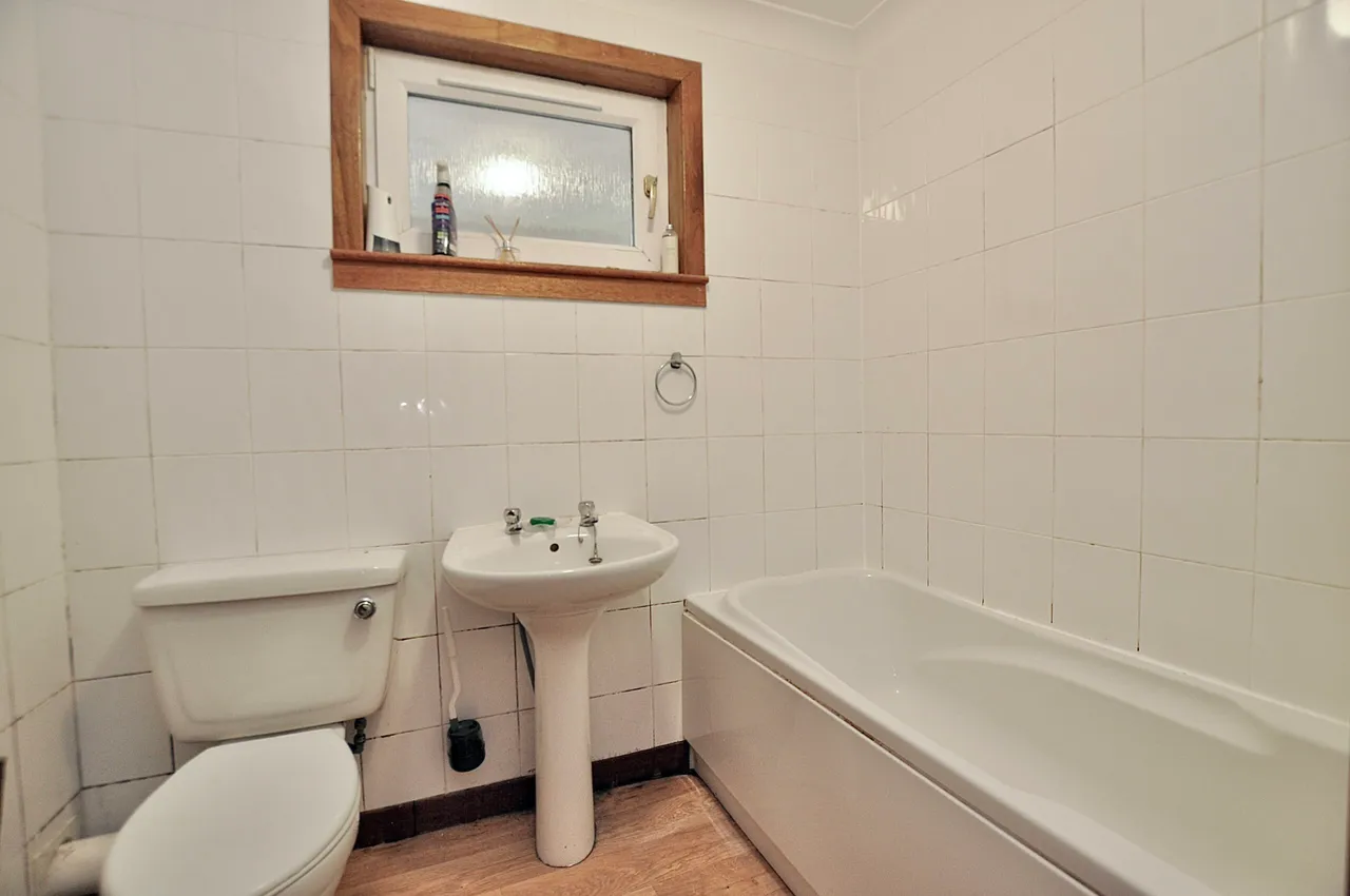 37 Allanpark Street, Largs, KA30 9AG, photo 11