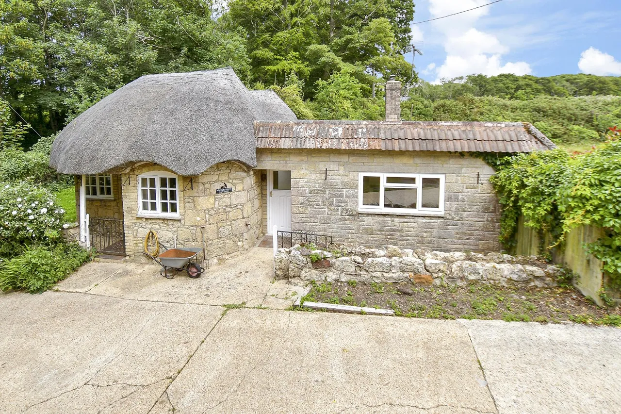 4 bed house for sale, Calbourne, PO30