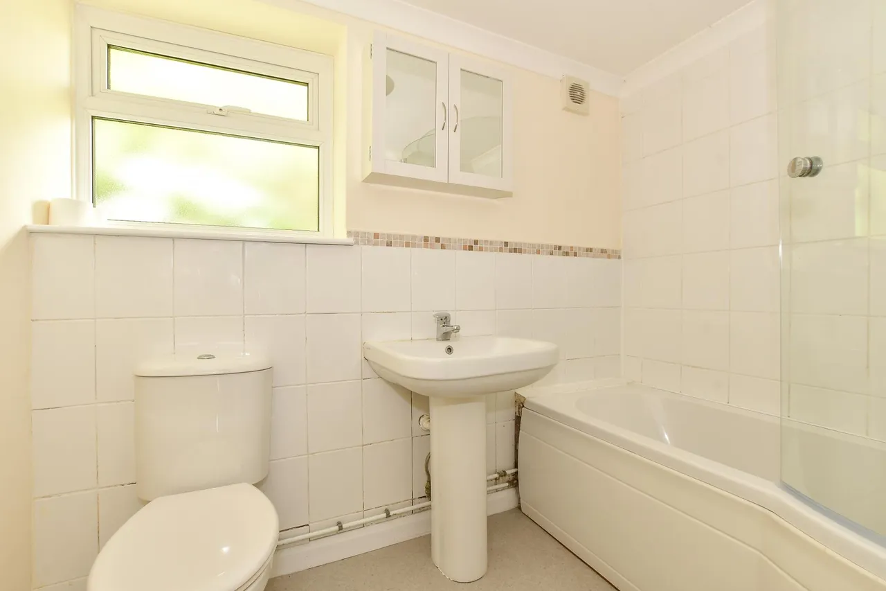 Calbourne, PO30, photo 11
