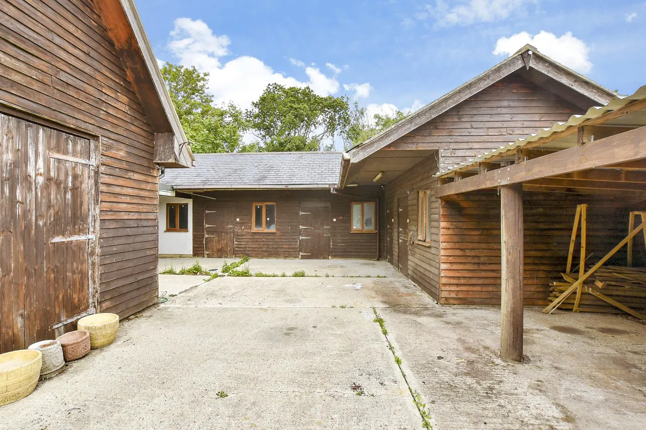 Calbourne, PO30, photo 19