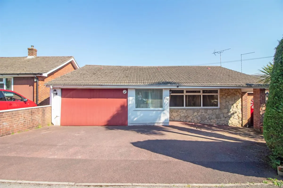 2 bed house for sale — Hazleton Way, Waterlooville, PO8 9DX