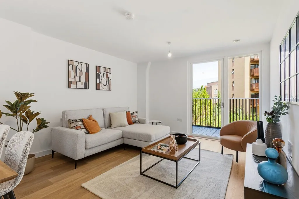 3 bed flat to rent, Cloister Road, Acton, W3