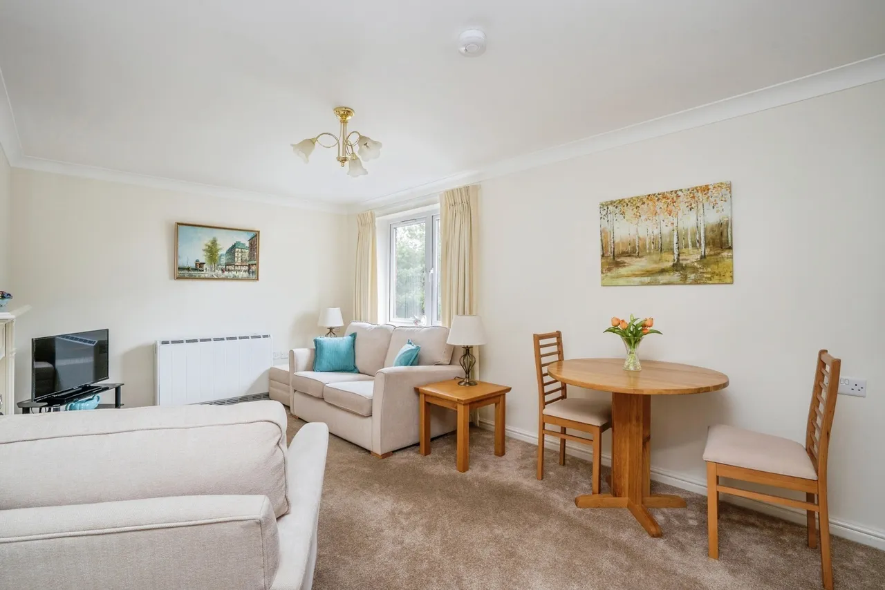 London Road, Cowplain, PO8, photo 9