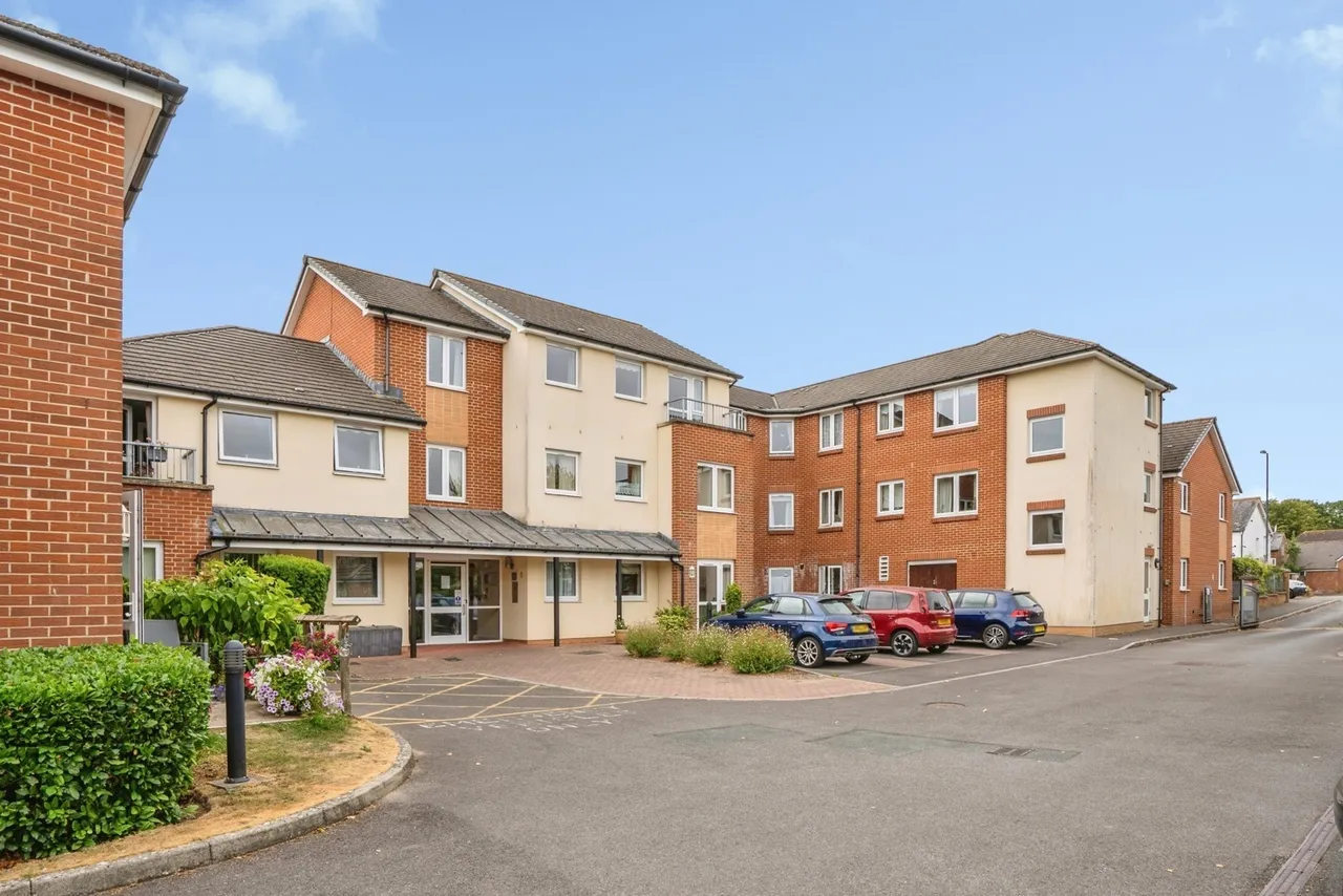 London Road, Cowplain, PO8, photo 4