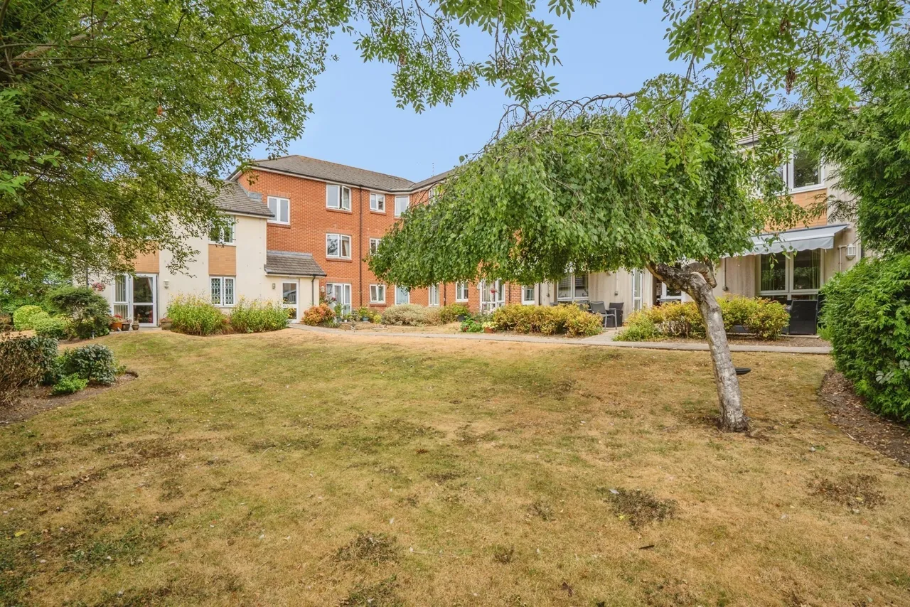 London Road, Cowplain, PO8, photo 6