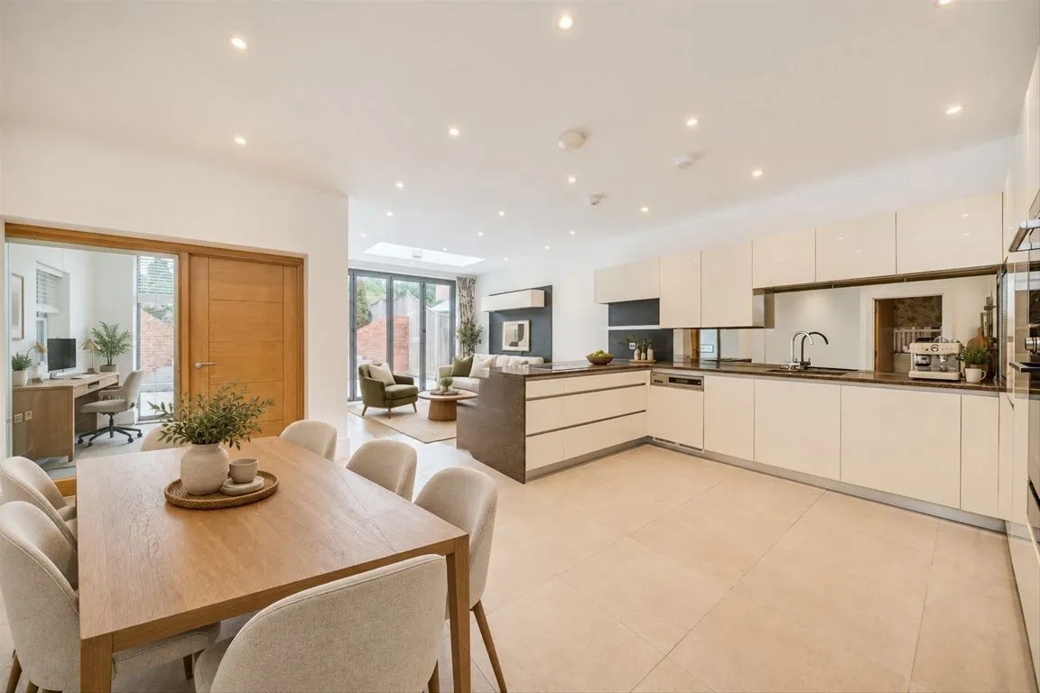 Oatlands Chase, Weybridge, KT13, photo 3