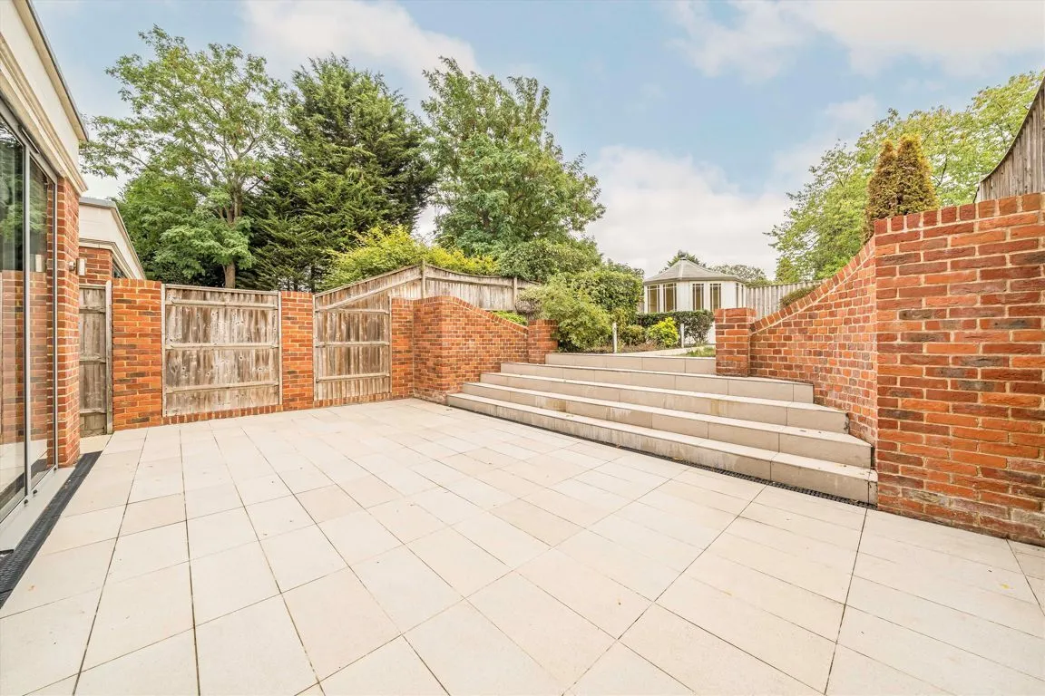 Oatlands Chase, Weybridge, KT13, photo 8