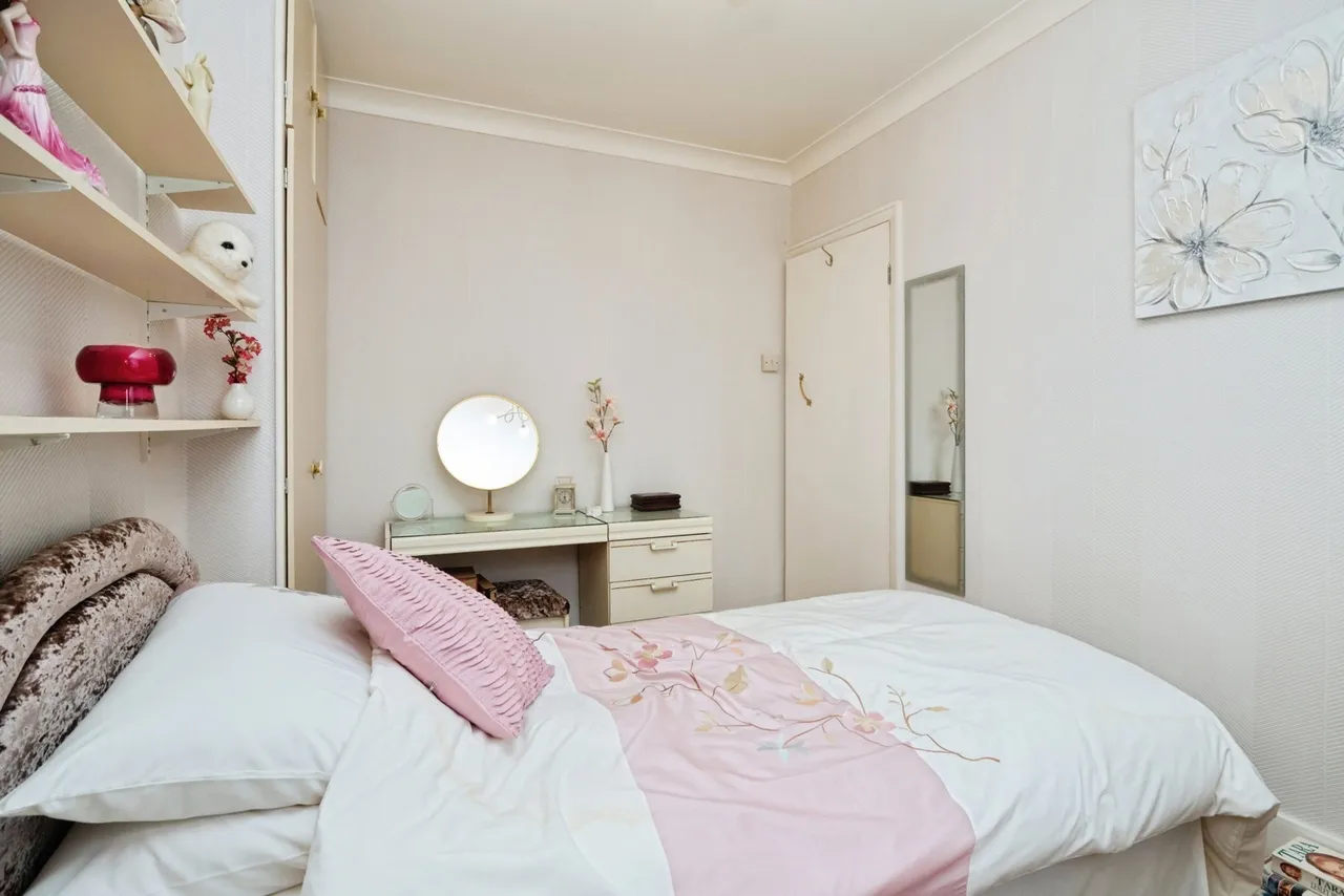 Argyle Gardens, Upminster, RM14, photo 9