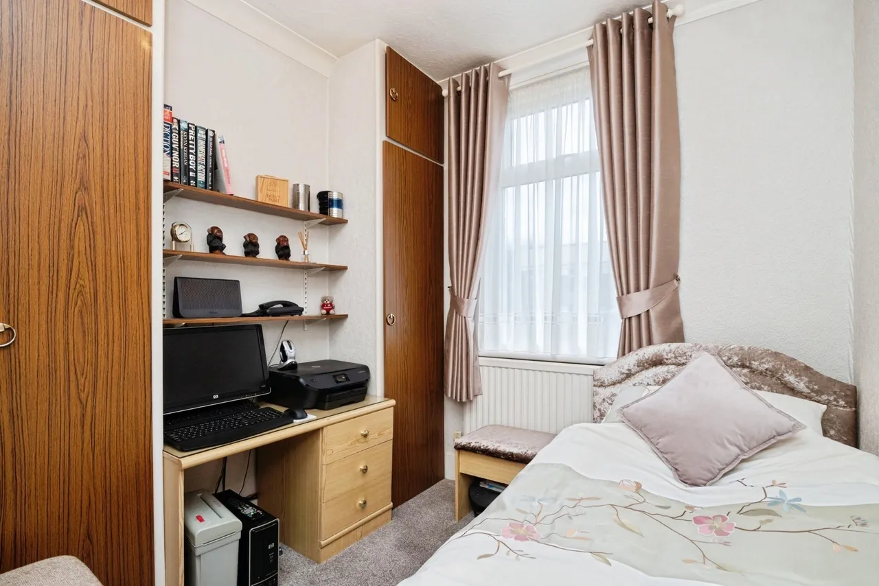 Argyle Gardens, Upminster, RM14, photo 28