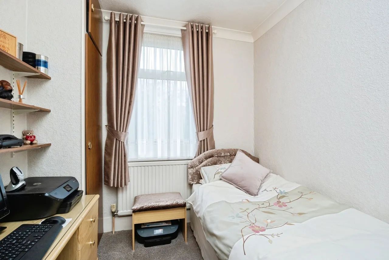 Argyle Gardens, Upminster, RM14, photo 10