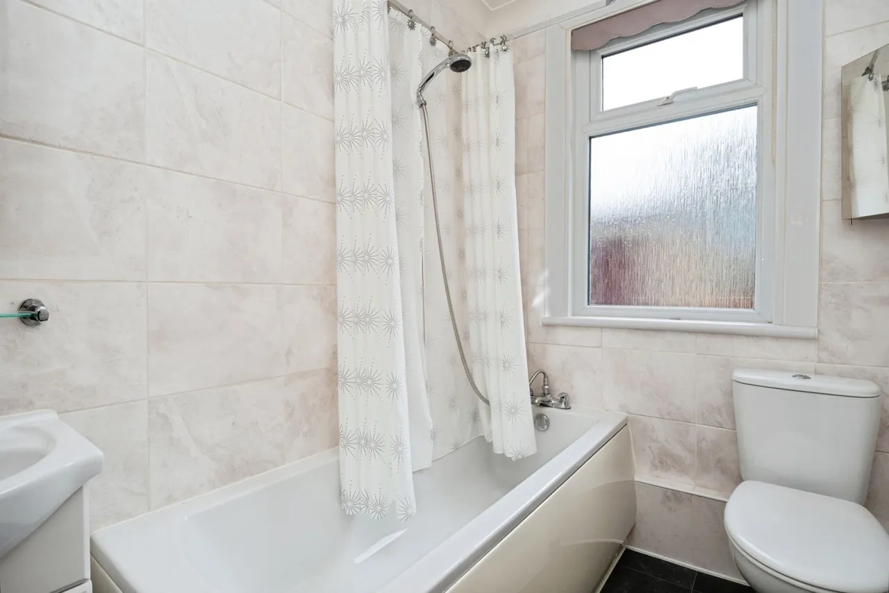 Argyle Gardens, Upminster, RM14, photo 11
