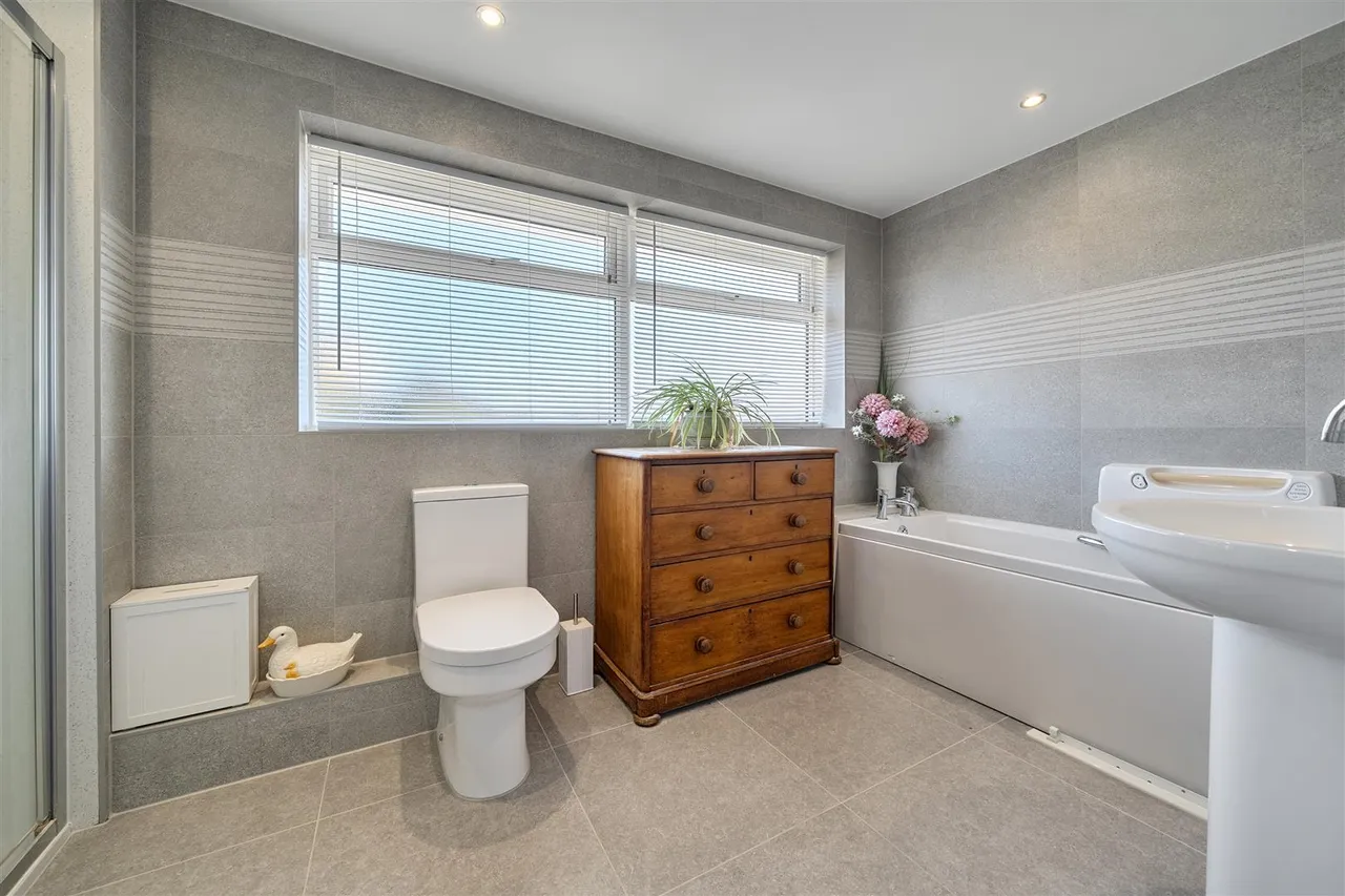 Thornton Avenue, Warsash, photo 18