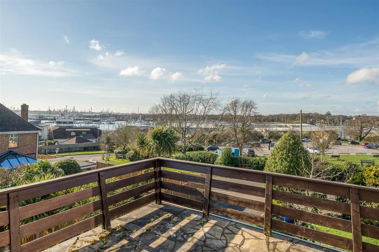 Thornton Avenue, Warsash, photo 3