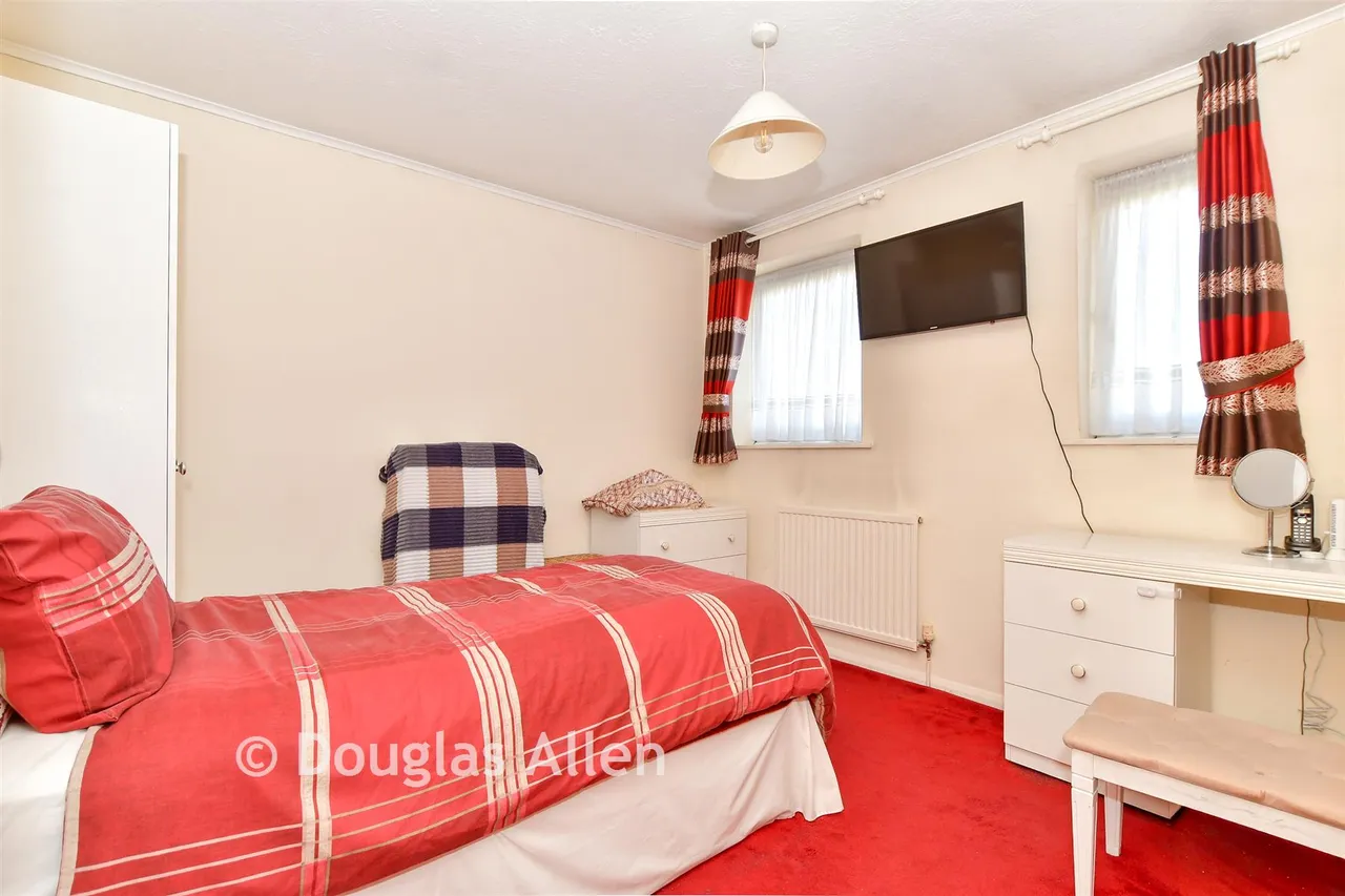 Blunden Close, Dagenham, RM8, photo 12
