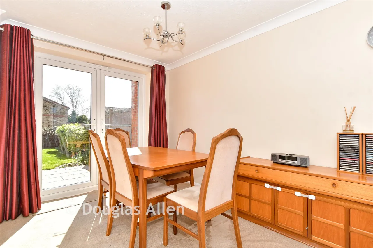 Blunden Close, Dagenham, RM8, photo 4